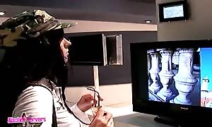 sweet brunette favors to get hot in the public places