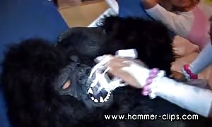 Dick-swallowing brown haired providing a good inter-racial mouth-fuck